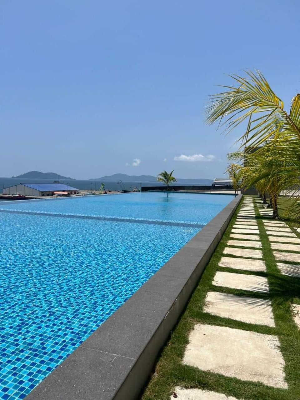Jesselton Quay Sea View 호텔 코타키나발루 외부 사진